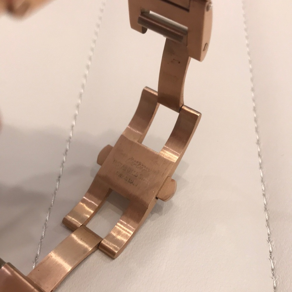 Pristine Condition High Quality Designer Watch 33… - image 5